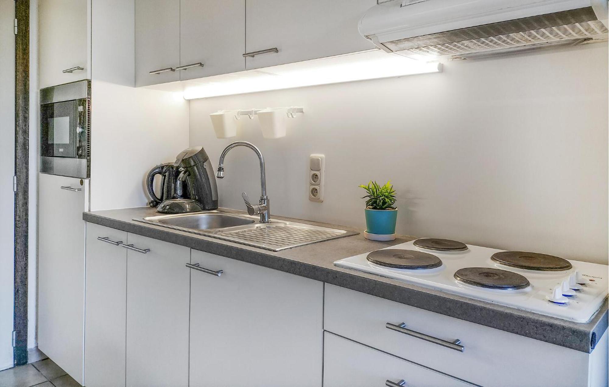 Beautiful Apartment In Bredene With Kitchen Екстериор снимка