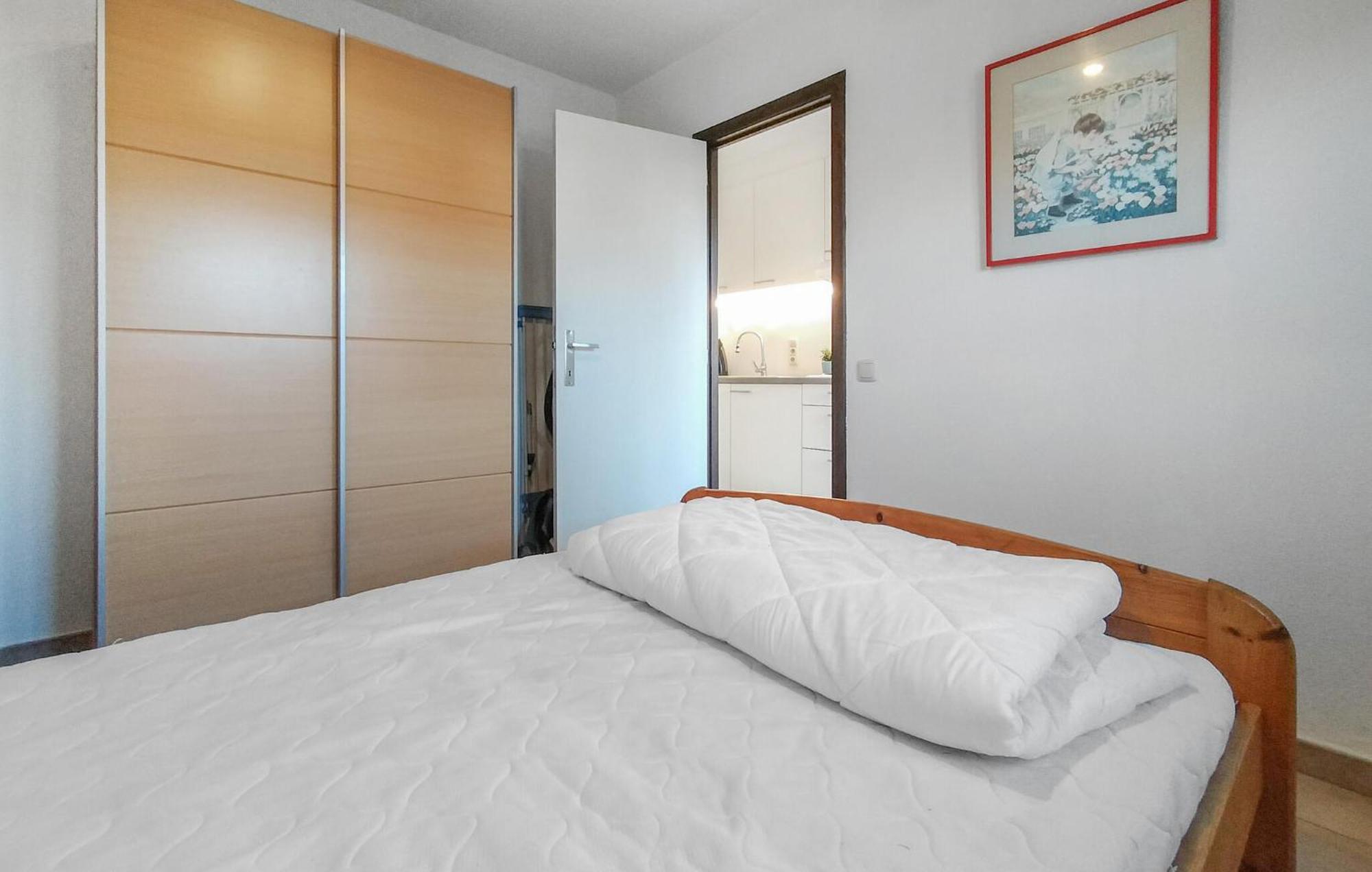 Beautiful Apartment In Bredene With Kitchen Екстериор снимка